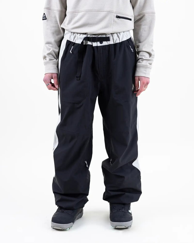 Jones MTN Surf Tweaker Recycled snowboard pant in black, front view